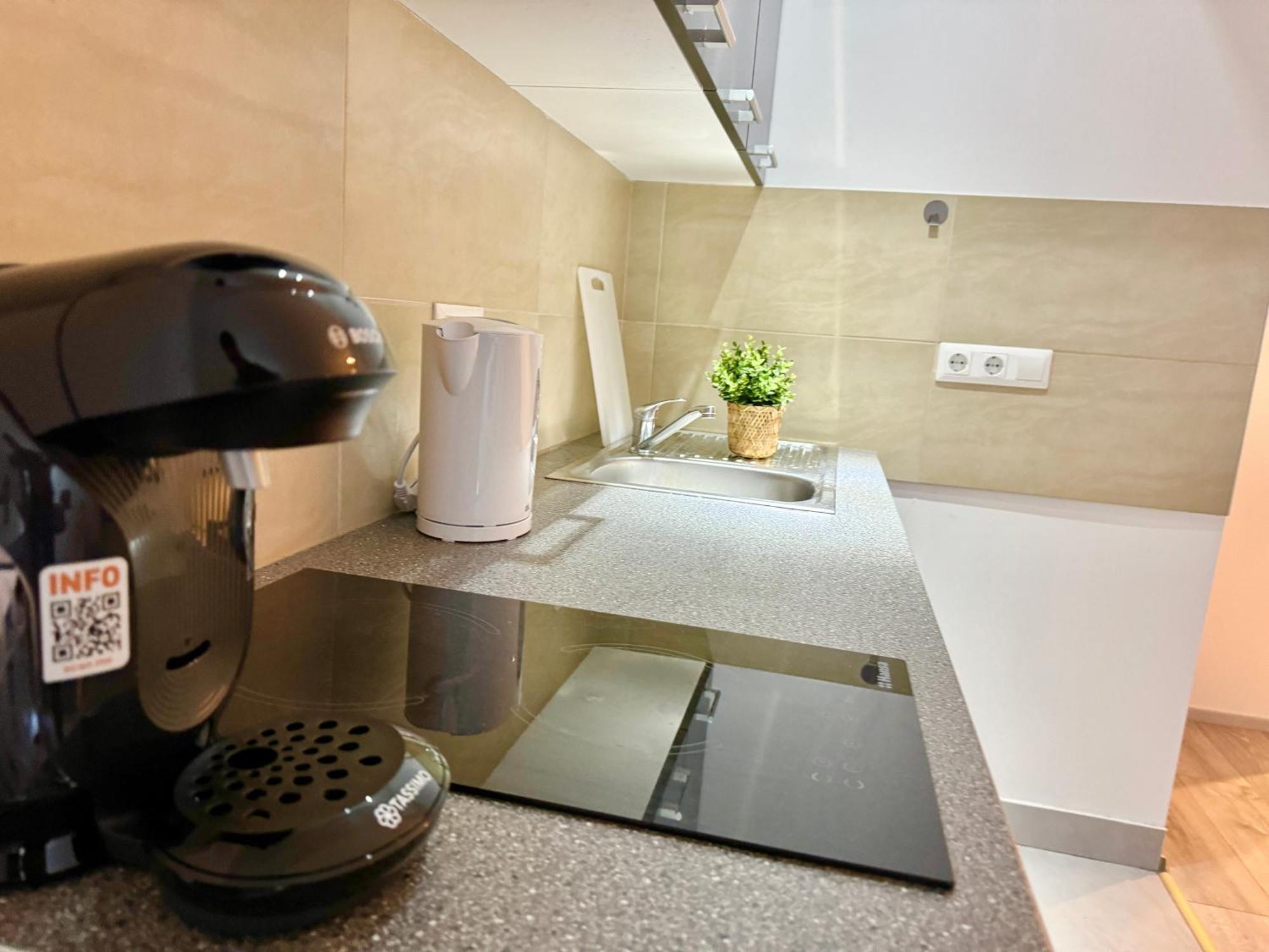 Stylish Schonbrunn Apartments With Free Parking Wiedeń Zewnętrze zdjęcie
